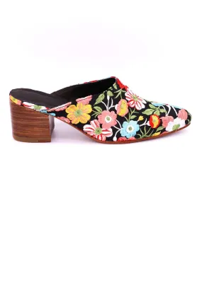 BLACK FLOWER EMBROIDERED HEELED MULES